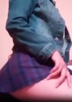Peladita en falda muestra su rico culote + Aportes 6