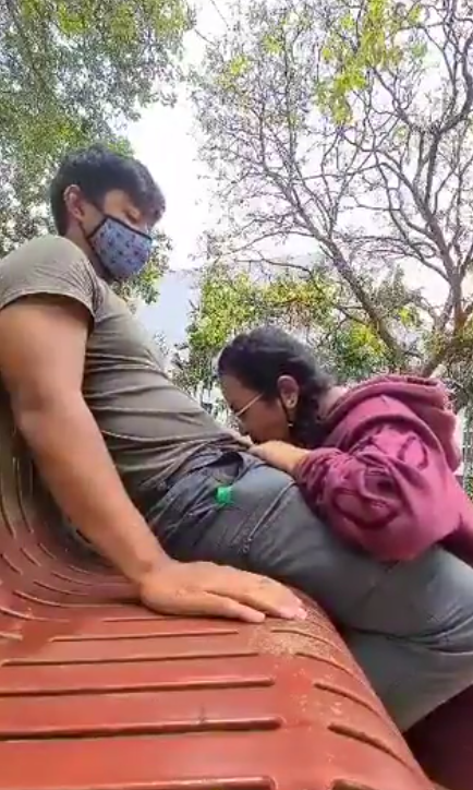 Con su mejor amiga en el parke sin que nadie los vea + VIDEOS 1