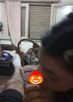 Cuando ve a su hermano pajeándose ella va y se lo mama + video 11