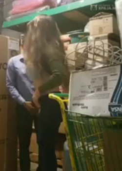 Le pide un ascenso al ingeniero atras en la bodega + VIDEITO 2