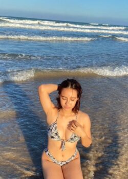 Morra mamando en la playa 6