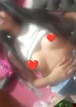 Chava De Tetas Pequeñas Desnuda En Video Llamada 11