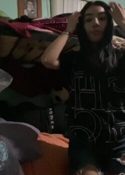 Morra Duerme A Su Hermano Menor Y Manda Su Contenido Desnuda 2
