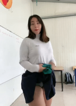 Colegiala XXX de pata gorda se la mamó al profesor + video 2
