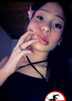 Peladita de dedos largos sabe como usarlos 6