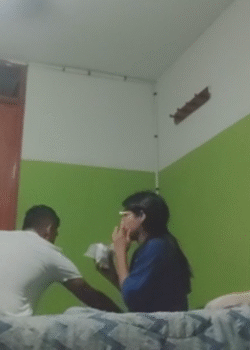 Le compra una HAMBURGUESA para culiarsela + VIDEO 2