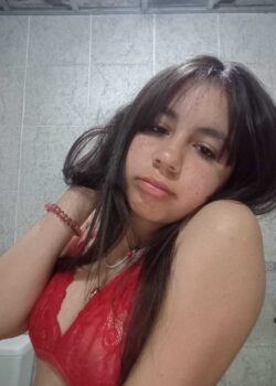 Jovencita con cara de mosquita muerta + video 5
