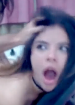 Puta veneca le gusta en cuatro y tragarse la leche 17