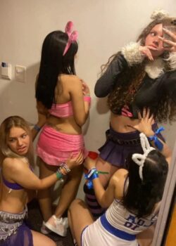 Pack casero de mix de egresadas mostrando el orto 6