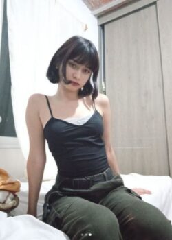 La novia de mi hermano es una putita y me manda fotitos 7