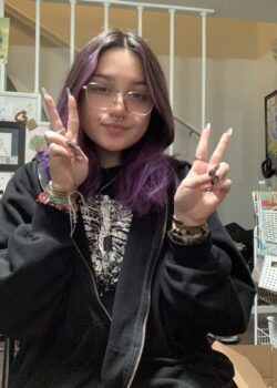 Pendeja otaku se graba enseñando las tetas y el orto 7