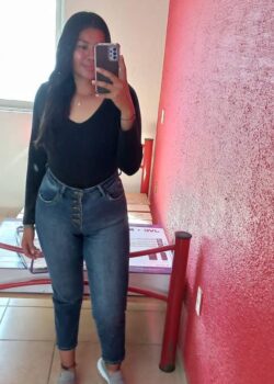 Ella con ganas de conocer un motel para culiar 6