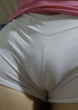 Era la primera vez que me tocaba y me mojé toda 23