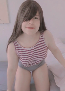 Amateur linda chica presumiendo 4