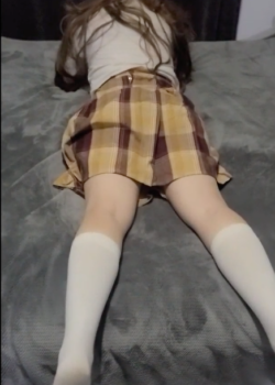 NENA Colegiala Estudiante de Monterrey llega del colegio y es castigada por su padrastro 2