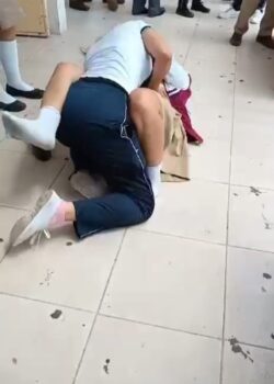 Su amiga la traiciona filtrando su vídeo Desnuda y luego de pelean 5
