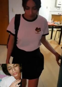 Videos de esta putita colegiala cogiendo con su profesor 4