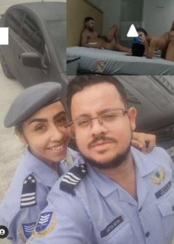 Grupo de policias uniformados teniendo un trio 19