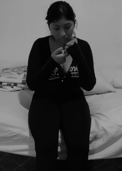 JOVENCITA llega a un casting desesperada por DINERO 6