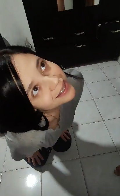 Mi prima sacándome la leche riquísima 1