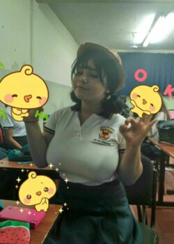 Pendeja colegiala cumple 18 años y se abre un Only 6