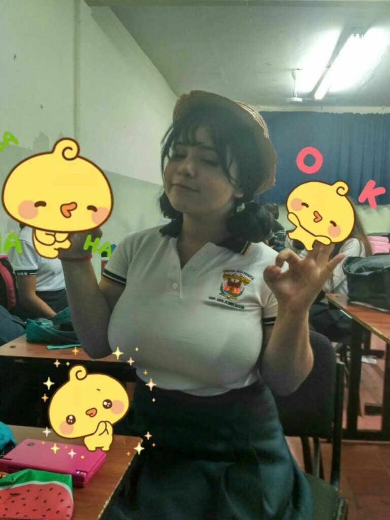 Pendeja colegiala cumple 18 años y se abre un Only 1