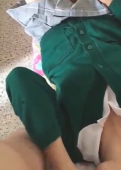 Colegiala putita le encanta tener una pija en la boca 4
