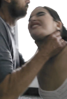 La joven Emily Willis es azotada y llena de leche 1